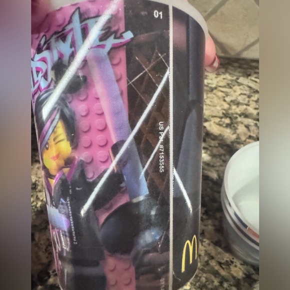 Lot of 4 2013 McDonalds Lego Movie holographic cups - Picture 5 of 6